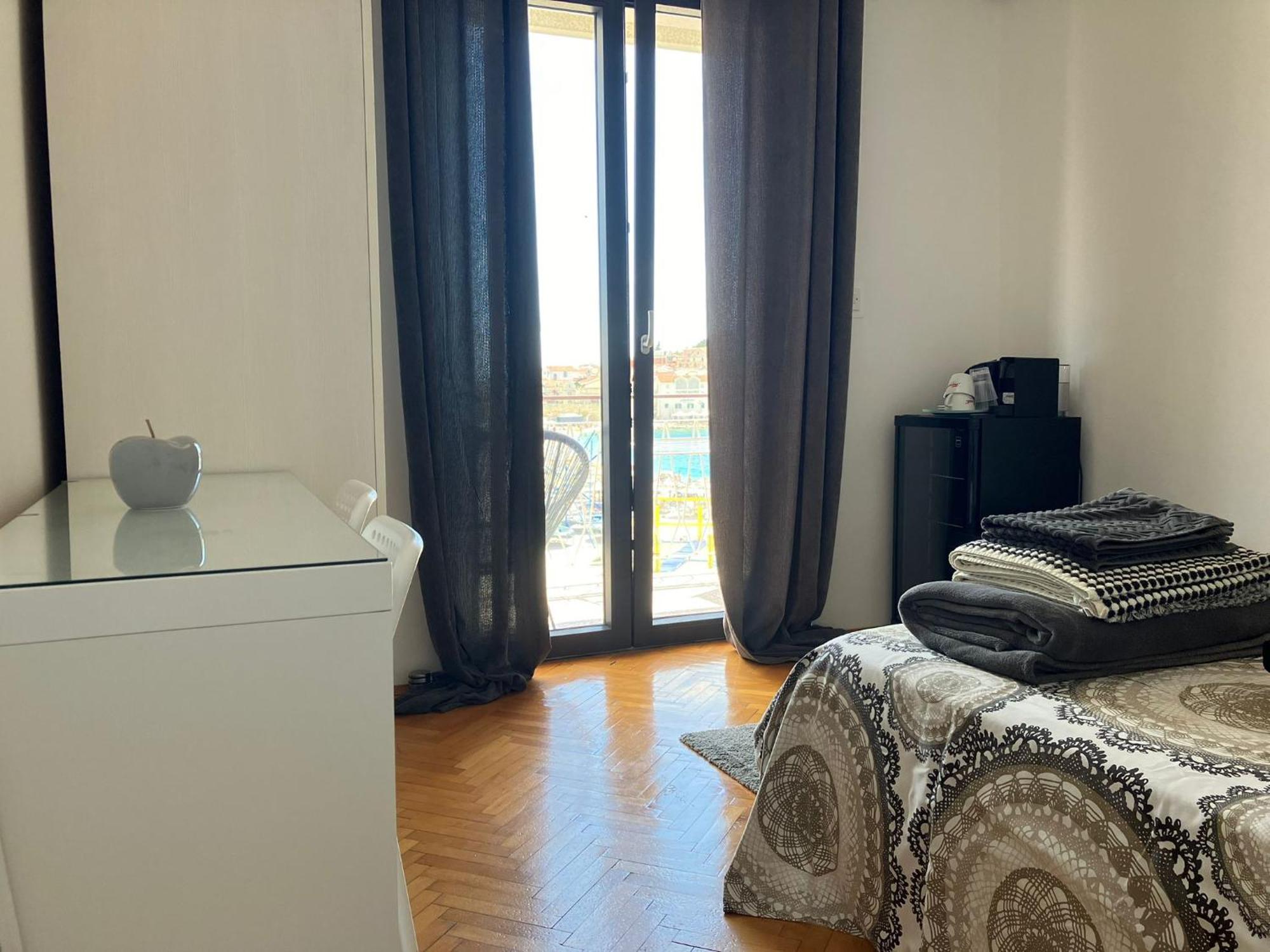 Rooms 22 - Beachfront Primošten Buitenkant foto
